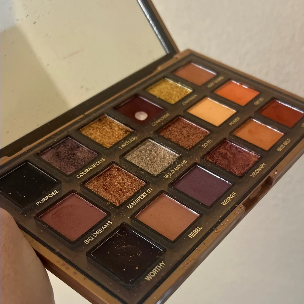 HUDAVIOJI EM(POWER)ED Palette used - some new.